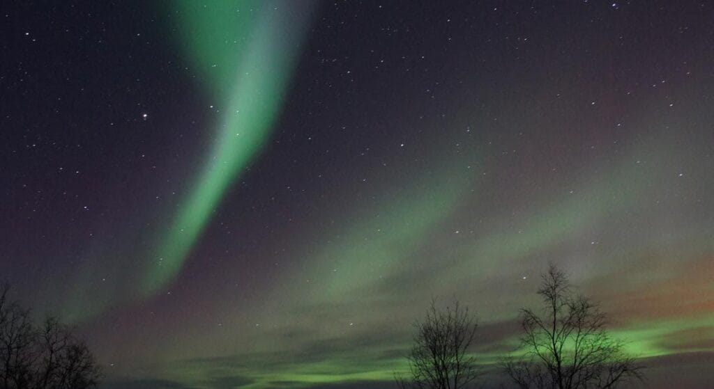Nordlichtjagd mit dem Schneemobil